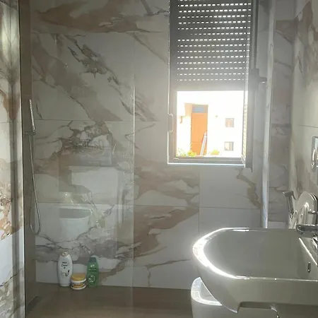 Spacious Flat In Town Centre Lejlighed