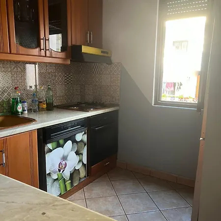 Spacious Flat In Town Centre Дуррес